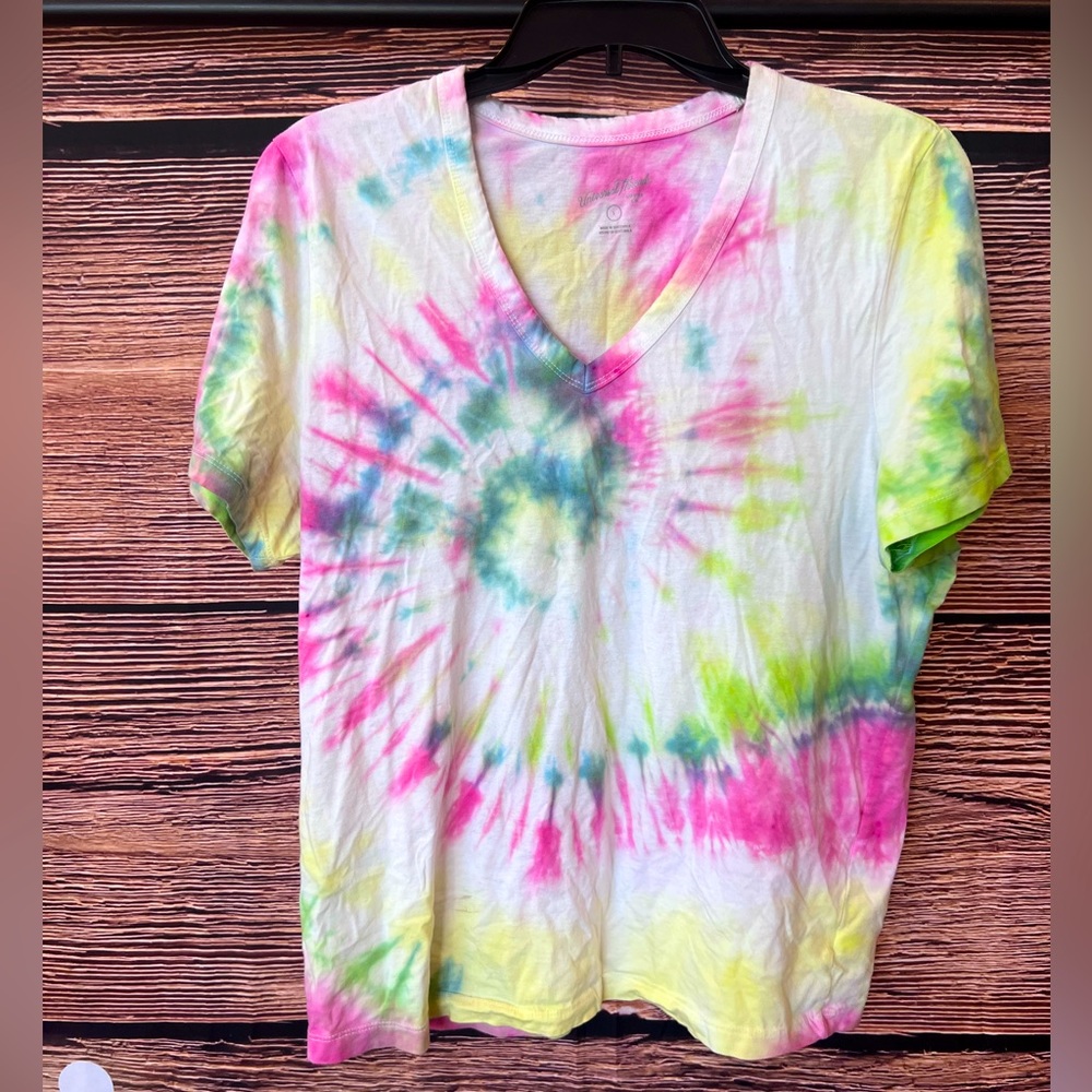 V-NECK TIE DYE SHIRT TEE